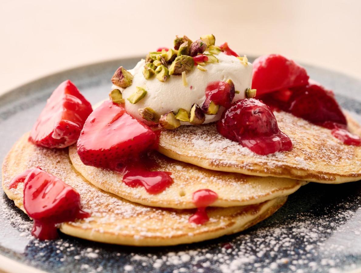 Address Beach Resort Fujairah Al Aqah Luaran gambar Pancakes with fruit